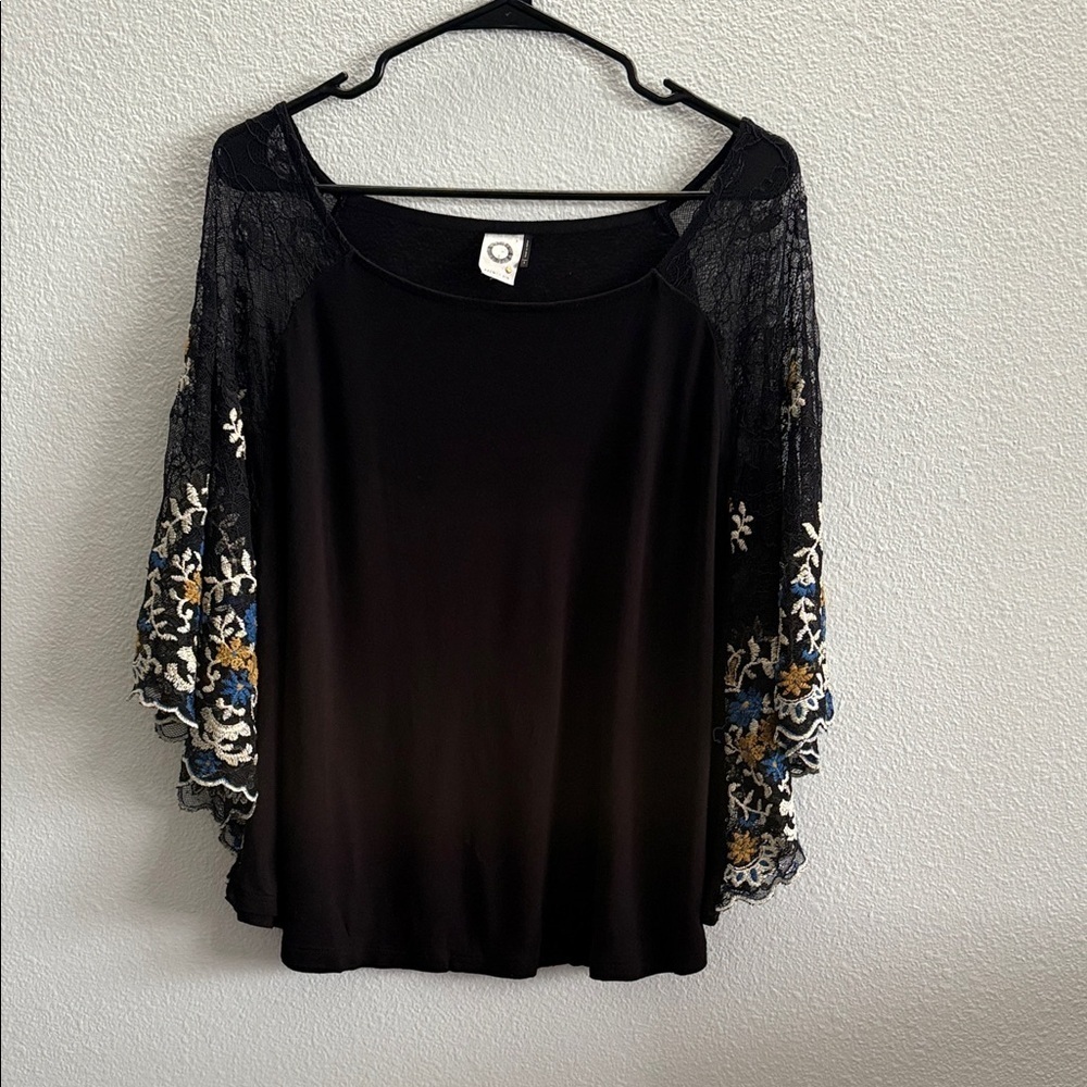 Anthropologie AKEMI + KIN Women’s Black Metallic Foral Embroidered Lace Top Sm